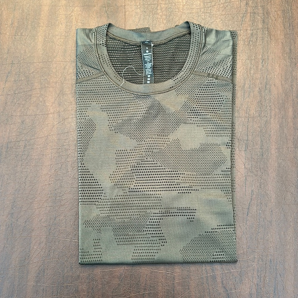 Lululemon x Soulcycle - Metal Vent Tech - T Shirt - Men’s Size Small - Camo